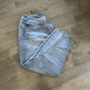 Torrid Size 28T (Tall) Light Grey Jeans Inseam 30